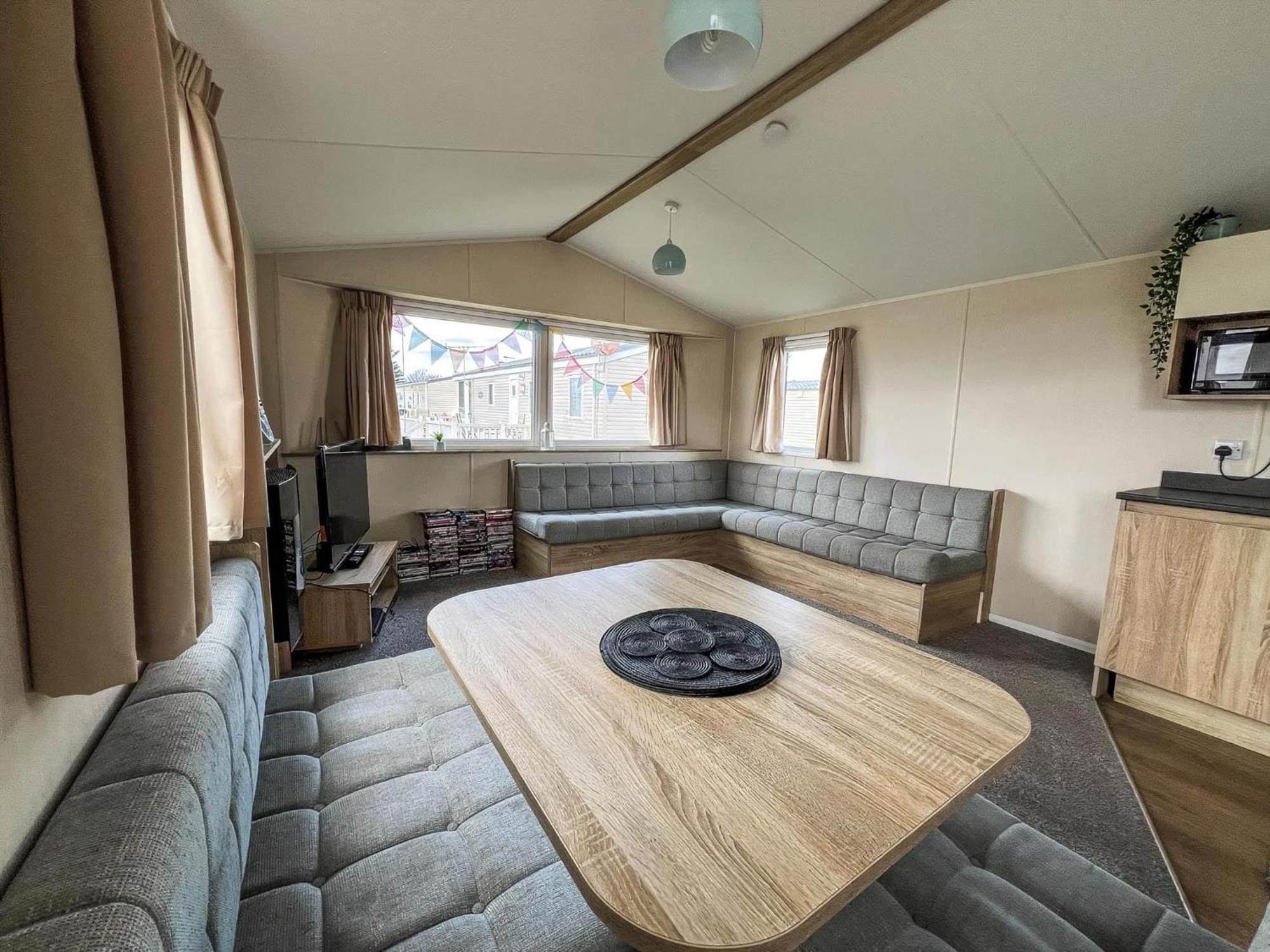 Modern 6 Berth Caravan With Wifi At St Osyth Beach In Essex Ref 28051Fv Clacton-on-Sea Eksteriør bilde